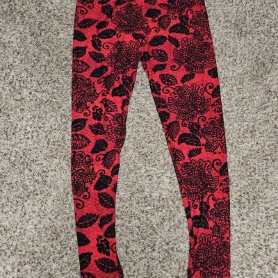 LuLaRoe Tall & Curvy Leggings Black & Red Flowers And Leaves Floral HTF EUC