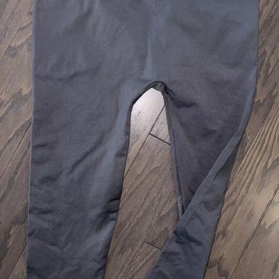 Women’s Gymshark Logo Waist Gray Leggings Cropped Capri Pants Workout Small  S