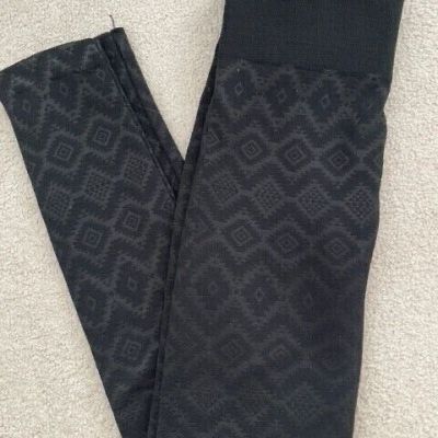 ONE 5 ONE COZY FLEECE LINED GEOMETRIC AZTEC PATTERN BLACK LEGGINGS – SIZE SM MED