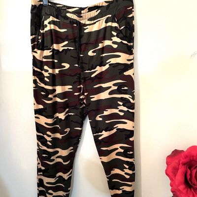 NWOT Sweet Women’s  1X CAMO    Lightweight Leggings Black, Brown, Tan GREEN