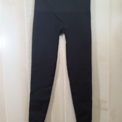 Spanx Black Womens Size XL NWOT RN112121 Cropped Compression Shapewaer Leggings