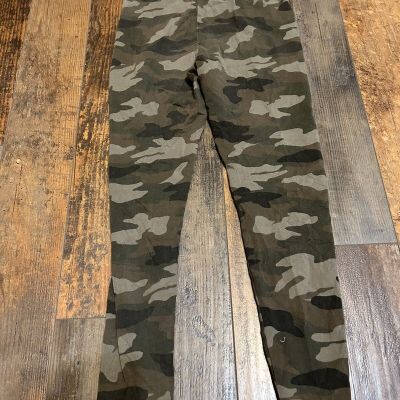 Women’s garage camo leggings size medium 95perc cotton 5perc spandex