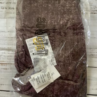 NWT LuLaRoe OS One Size Leggings - Maroon Print As Pictured