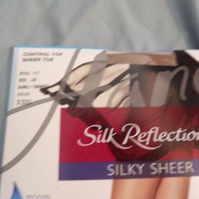 NIP 11 LOT Pairs Pantyhose Silk Reflections Berkshire Ultra Sheer