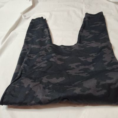 Spanx  Seamless Crop  Legging Large Camo Slimming Workout