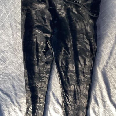 Spanx Leggings Small Petite Black Camo Shiny Grey