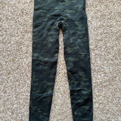 Spanx Green Camo Leggings Seamless Size Large