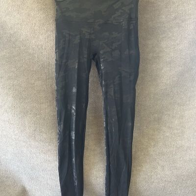 Spanx Leggings M Black Camo Faux Leather Workout Stretch Shaping Compression