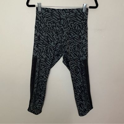 Lululemon Hot to Street Crop Biggie Brushed Animal Coal Black Women’s Size 6