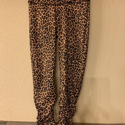 NWOT KiraGrace Women’s Leopard Leggings Size XS Ruched Ankle Yoga Exercise Cute