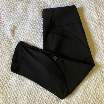 Women's Lululemon Black Capri Leggings Size 4