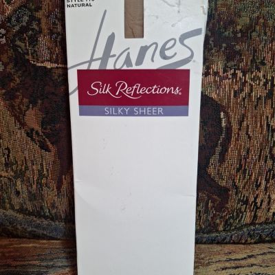 Hanes KNEE HIGHS Silk Reflections Natural Sheer 2 Pair one size New