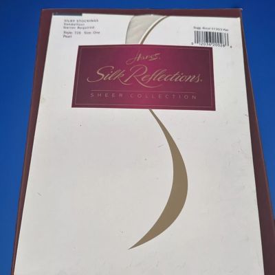 Hanes Silk Reflections Sheer Silky Stockings Sandalfoot Size One Style 728 Pearl