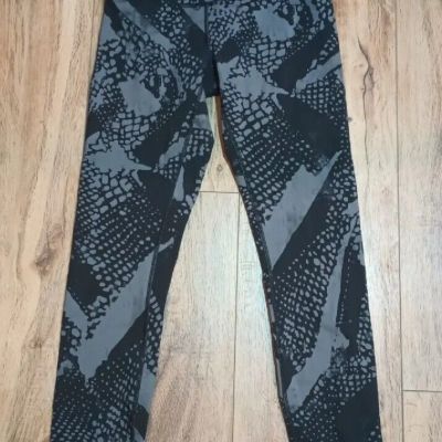 Lululemon: Wunder Under - Static Mist Dark Slate/Black, Size 6