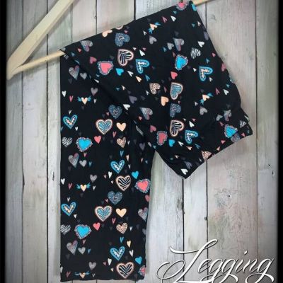 Candy Hearts Plus Size (14-20) Capri Leggings