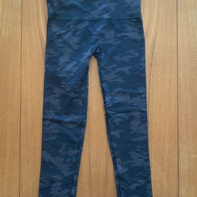 Spanx Women High Waisted Seamless Leggings Size Medium Black Camo Look At Me Now