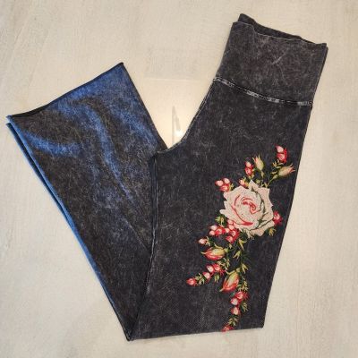 Dijore Rose Floral Embroidery Yoga style pants NWOT Activewear Athleisure