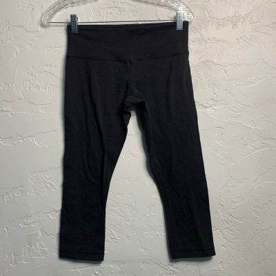 Lululemon Black Cropped Leggings Womens 6 athleisure workout hking walking gym