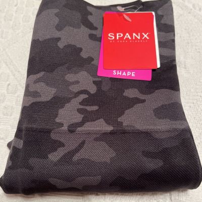 Spanx Women's Black Camo Look At Me Now Seamless Leggings Size Small- NWT