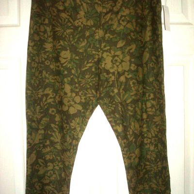 Ladies Plus Legging Capri Pants Size 0X (14 W)    Green Floral NWT
