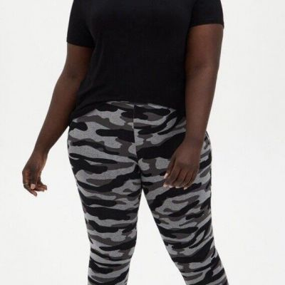 Torrid Black Gray Charcoal Camouflage Pedal Pusher Capri Leggings Size 5X