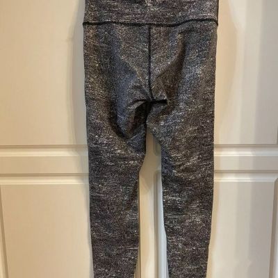 Lululemon gently used Wunder Under high rise leggings size 8 Black/white