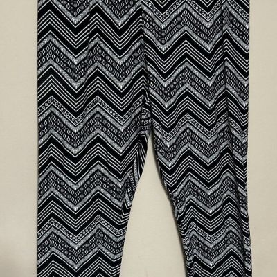 Allison Brittney Small Leggings Capri Black & White Chevron Workout New No Tag