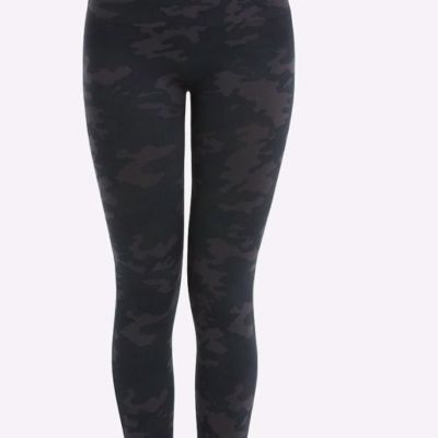 Spanx look at me now seamless leggings in Black Camo - size XS