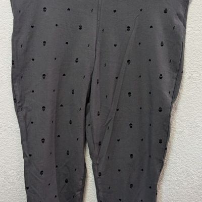 TORRID GREY CROPPED LEGGINGS SKULLS, HEARTS, LIGHTENING SIZE 2X STRETCH