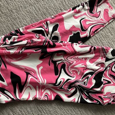 Lularoe Tall and Curvy Leggings Rare Style Print- Pink Black White Women's