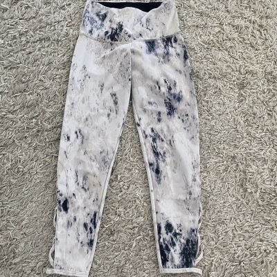 Strut This Leggings White Multicolor Legging Pants Size: One Size