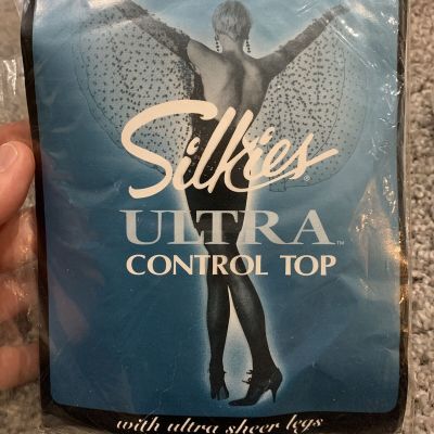 2 Vintage Silkies Ultra Control Top W/Ultra Sheer Legs Medium White 2-Blanc