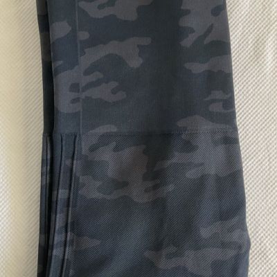 Spanx Women's Size M Gray Camouflage Look At Me Seamless Ankle Leggings Cropped