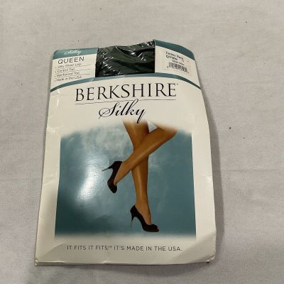 Berkshire Women’s Silky Sheer Leg Fantasy Black Size Q/petite