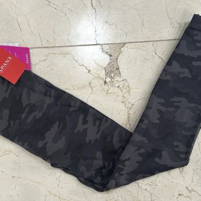 Spanx by Sara Blakely cropped lamn  leggins sage camo size S New