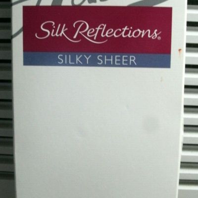 Hanes Silk Reflections Silky Sheer Knee Highs SHEER Toe 2-Pack 725 Barely Black