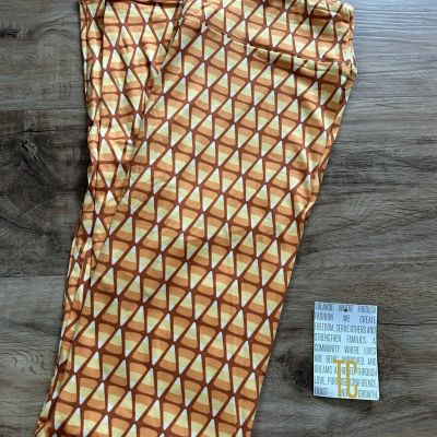 NEW Wicked Cute LuLaRoe Tall & Curvy TC Leggings 2024 Halloween Candy Corn