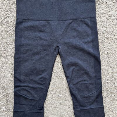 Lululemon Seamlessly Street Crop Leggings Blue Women's Size 10 EUC