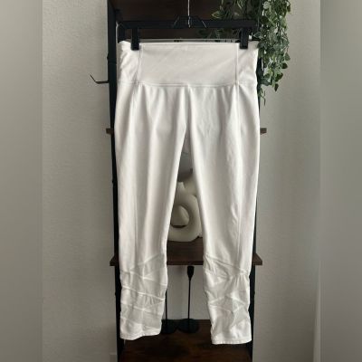 Women's Athleta white 3/4 length leggings size small. Bright white.