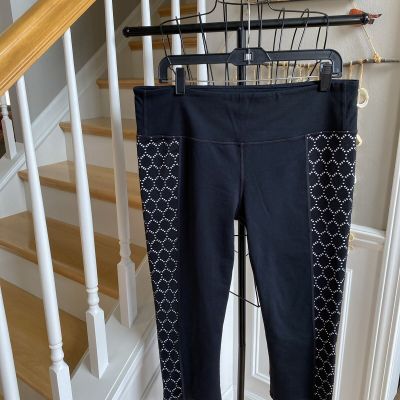 ATHLETA HIGH RISE EYELET CHATURANGA CAPRI ATHLETIC LEGGINGS BLACK/WHITE SZ XL