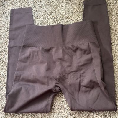 (L) MULTI- PACK (4) seamless booty scrunch leggings SUPER flattering and shape