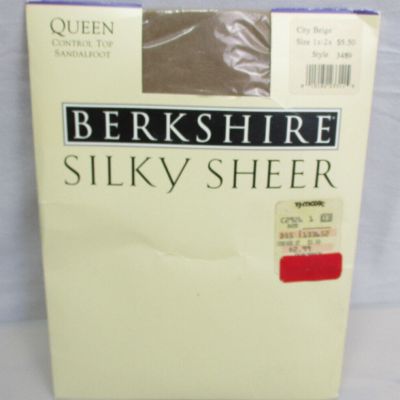 Berkshire Vintage Ladies Pantyhose NWT Queen 1X-2X City Beige Sheer