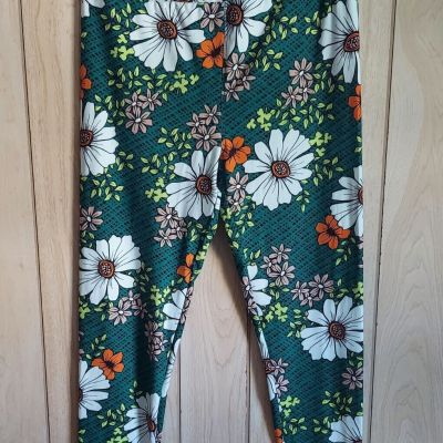 LuLaRoe TC Leggings  Floral Print Green White Gorpcore Fitness Yoga Exercise