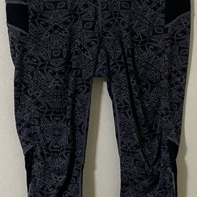 Athleta Women's Medium Yoga Capri Leggings Black Gray Geometric 30