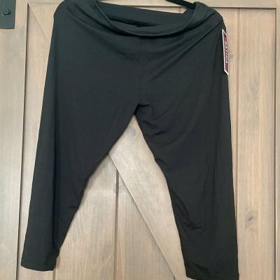 SATINA High Waisted Capri Leggings Plus Size Black