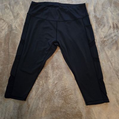 Ladies Black Capri Leggings Size 2XL Pockets Mesh On Bottom Of Legs