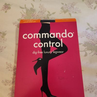 Womans Commando Control Dig Free Legwear 110 Denier Black M NWT