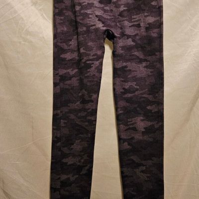 Spanx Leggings Camo Look At Me Now Seamless Cropped Length Size S/P