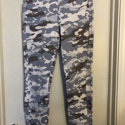 Lysse Gray Camo High Rise Back Pockets Ankle Zip Leggings Small