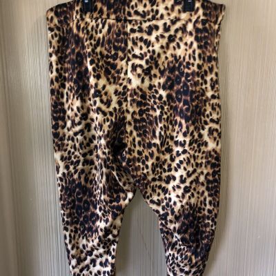 Women’s Plus Lucy Diamonds Cheetah Legging Capris Size 5X